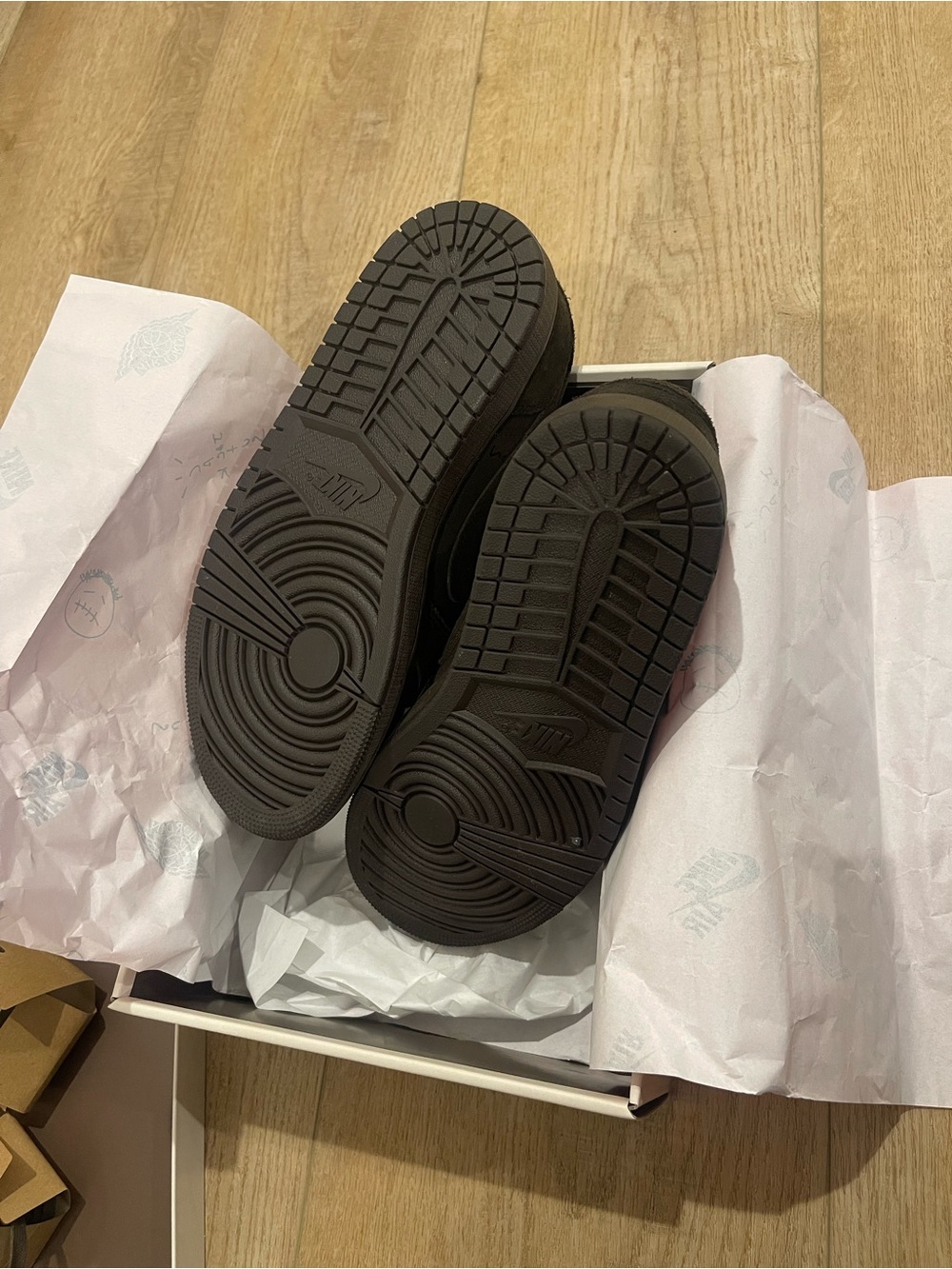 Travis Scott Jordan 1 - Picture 3 of 4